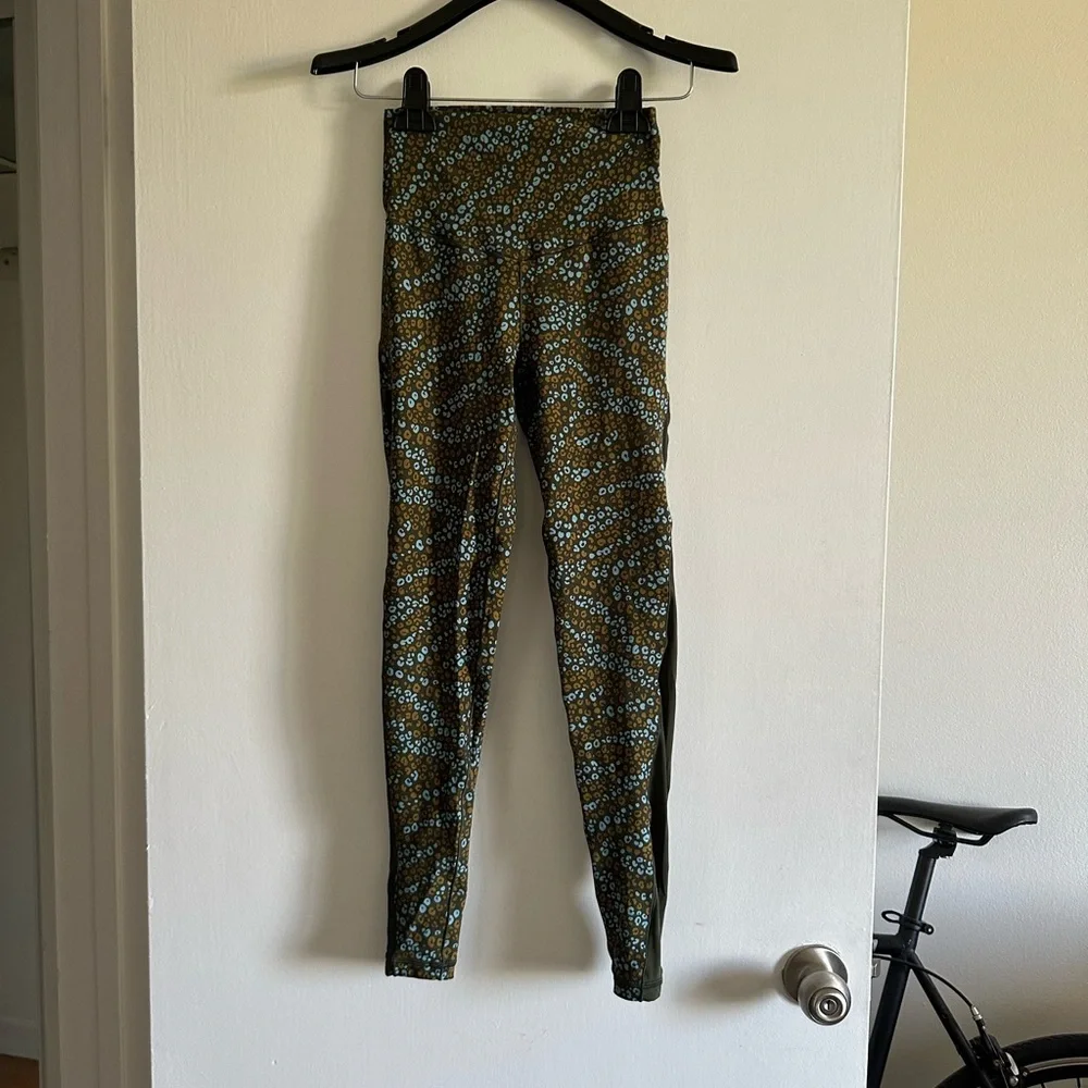 Aerie Offline Green/Blue Floral Mesh Side High Waisted Leggings size Small EUC - Picture 2 of 9